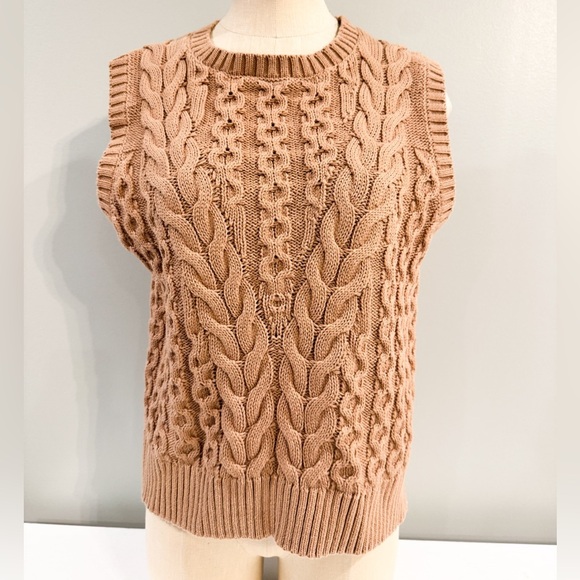 Nicole Miller Tops - Nicole Miller Tan Cable Knit Sweater Vest size Large